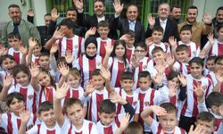 SEDAT VE AHMET CİNCİ KARDEŞLERDEN 94 ÖĞRENCİYİ GÜLÜMSETEN DESTEK