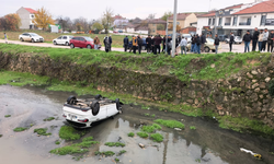 İnegöl'de feci kaza: Dereye uçtular