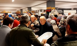 İş yeri açılışında yapılan indirim izdihama sebep oldu