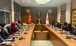 Ticaret Bakan Yardımcısı Mahmut Gürcan, İZÜ öğrencileriyle bir araya geldi