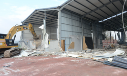 Nilüfer’de 2 kaçak yapı yıkıldı