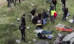 Esenyurt’ta servis minibüsü şarampole yuvarlandı