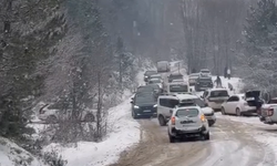 İnegöl’de Kar Keyfi Trafiğe Takıldı