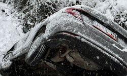 Otomobil kanala uçtu: 5’i çocuk 8 yaralı