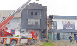 İnegöl'de korkutan yangın! İşyerlerine sıçradı... Ekipler sevk edildi