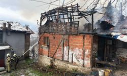 İnegöl'de tek katlı ev kül oldu! Kış vakti evsiz kaldılar