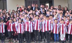 Sultan Su İnegölspor’dan 97 öğrenciye sürpriz hediye