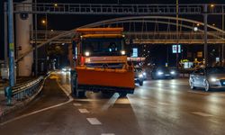 Büyükşehir ekiplerinden kar mesaisi