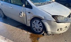 Bursa'da kontrolden çıkan otomobil çarptığı aracı karşı yöne savurdu