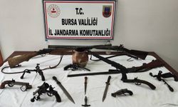 Bursa’da Tarihi Eser Baskını: Çok Sayıda Silah ve Obje Yakalandı