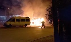 Bursa’da Baraka ve Minibüs Yangını Paniğe Yol Açtı