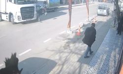 Bursa’da Feci Kaza: Motokurye Tıra Çarpıp Savruldu