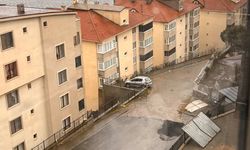 Bursa Gemlik'te şiddetli lodos sebebiyle çatılar bir bir uçtu