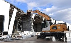 Bursa'da Tarım Arazisindeki Kaçak Depolara Yıkım