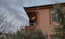 Bursa'da lodosun etkisiyle alevler komşu binaya sıçradı!