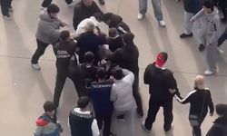 Bursa'da AVM otoparkında gençler birbirine girdi