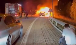 Bursa'da seyir halindeki otomobil alev topuna döndü!