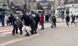 Bursa’da sert rüzgâr vatandaşlara zor anlar yaşattı