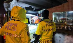 Avcılar'da yeni aldığı ehliyetin zarfını polise açtıran kadın sürücü ilk cezasını yedi