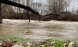 Ayvacık'ta şiddetli yağış: Çay ve dere taştı, yollar ve tarım arazileri sular altında kaldı