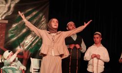 Engelli Bireyler Sahnede Usta Sanatçılara Taş Çıkarttı