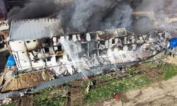 Esenyurt'ta işçilerin kaldığı büyük konteyner alev alev yandı