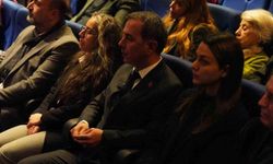 Görme Engelli Ressamın Braille tekniğiyle yaptığı resimler beğeni topladı