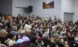 Kartepe'de çocuklar 'Karlar Diyarı' oyunuyla eğlendi