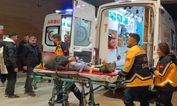 İnegöl'de feci kaza: Motosikletli genç ağır yaralandı