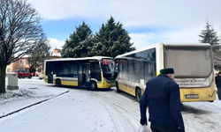 İnegöl'de otobüsler kafa kafaya çarpıştı