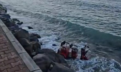 3 tekerlekli elektrikli motosiklet denize uçtu