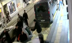 Yalova’da 9 kişilik grubun esnafa saldırdığı anlar kamerada