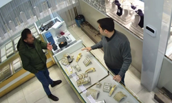 Sahte bilezikleri verip pazarlıkla fazla altın almak isterken yakalandı