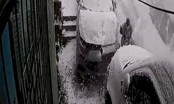 Kağıthane’de mucizevi kurtuluş kamerada!