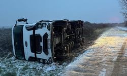 İnegöl'de feci kaza: Kamyon devrildi