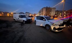 İnegöl'de araçlar çarpıştı: 2 yaralı