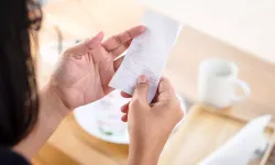 Kuver fişten kalktı ama hesap değişmedi! Sosyal medya menü zamlarıyla çalkalanıyor