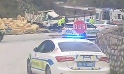 İnegöl yolunda kamyon devrildi: 1 yaralı