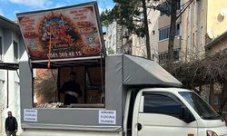 Bursa İnegöl'de sevdiği adamla evlenen kadın dileği gerçekleşince lokma dağıttı