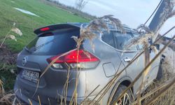 Bursa Karacabey'de direğe çarpan otomobil sürücüsü yaralandı