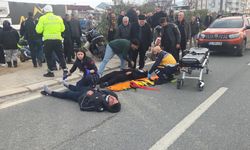 Bursa'da otomobile çarpan motosiklet savruldu: 2 yaralı