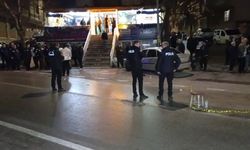 Bursa'da gece yarısı silahlı saldırı: 2 kişi ağır yaralandı