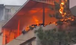 Bursa'da çatı yangınında daire alev topuna döndü!