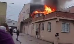 Bursa Osmangazi'de çatı yangını paniği