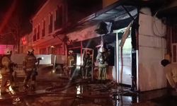 Bursa  Osmangazi'de sabah saatlerinde yangın çıkan dükkan kullanılamaz hale geldi