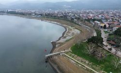 Bursa'da fabrikaların tonlarca su çektiği İznik Gölü 200 metre çekildi