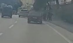 Bursa  Osmangazi'de çocukların üzerine araç sürdü, hiçbir şey olmamış gibi devam etti