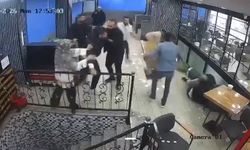 Bursa Osmangazi 'de kafede çıkan kavgada ortalık savaş alanına döndü