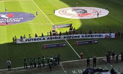 Kocaelispor - Gaziantep FK maçında anlamlı pankartlar