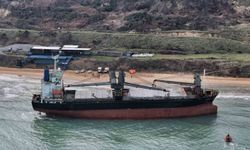 Sarıyer'de karaya oturan gemide dalgıçlar hasar tespiti yapıyor